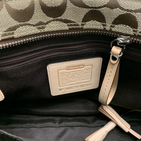 Coach Signature Hampton Tote Jacquard/Leather - Picture 3 of 7